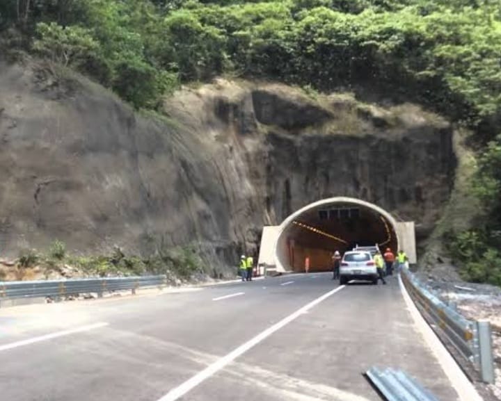 A causa de las lesiónes que presentó al ser atropellado por una camioneta un trabajador de la empresa AUNETI, falleció en la clínica del Seguro Social, en Necaxa.