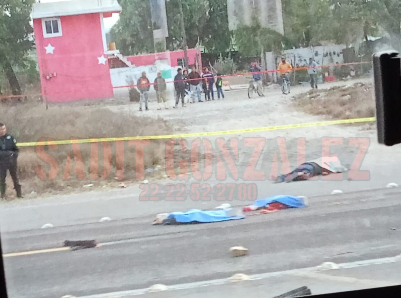 Muere familia al ser atropellada cuando viajaba en una motocicleta en Tlacotepec de Benito Juárez.