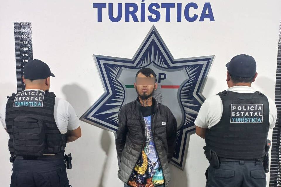 Detiene Policía Turística a dos presuntos asaltantes de transeúntes
