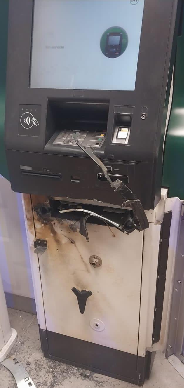 Casi se llevan cajero de banco Azteca en Amozoc.