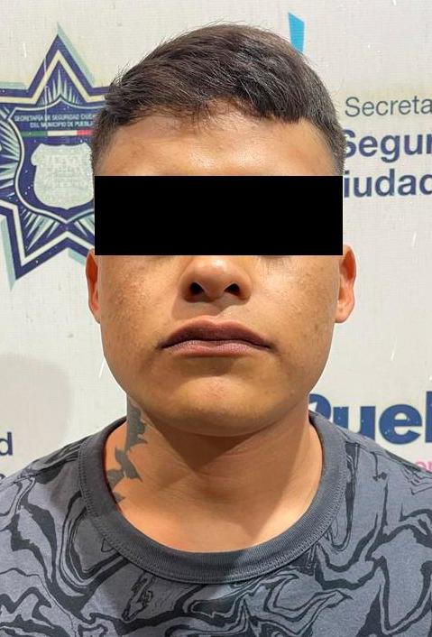 Policías municipales  detuvieron a tres hombres en posesión ilegal de una arma de fuego y posible droga