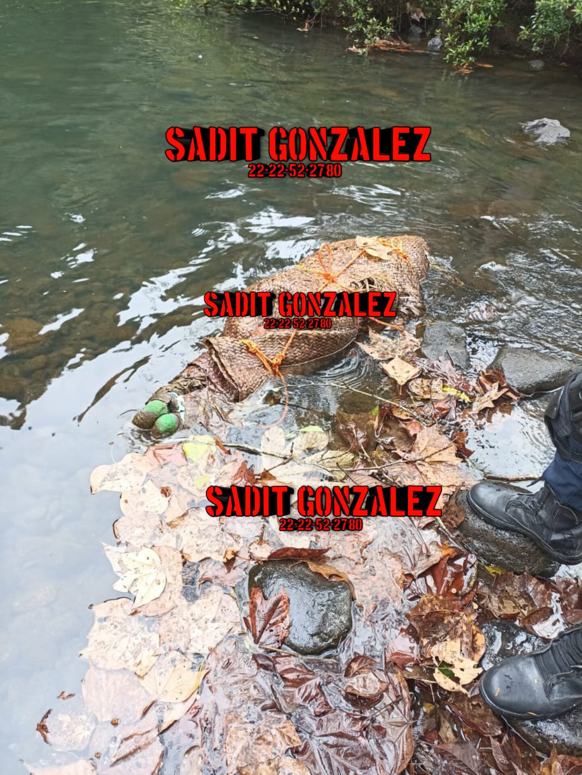 Localizan cadáver envuelto en un petate y al fondo de un río de Hueytamalco.