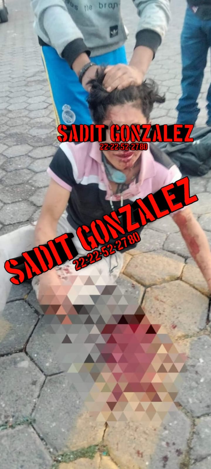 Padres de familia detienen y golpean a presunto ladrón en Acajete