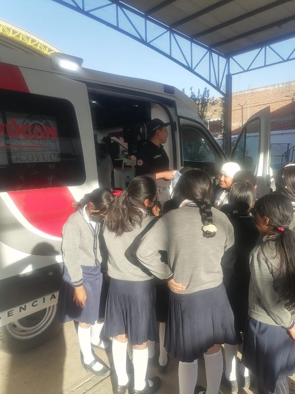 Capacitan a estudiantes de Ocoyucan en tema de primeros auxilios