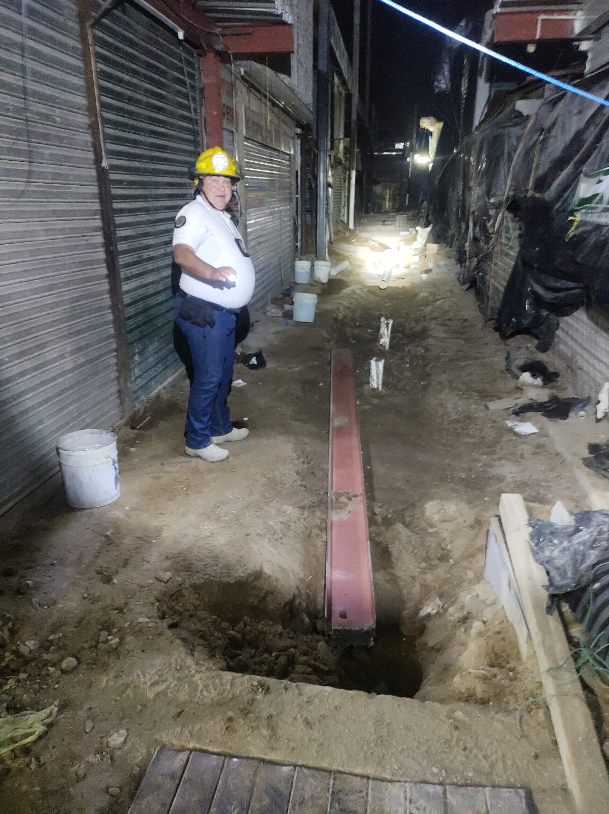 Protección Civil informa sobre la caída de una viga en el Mercado donde dos personas resultaron lesionadas