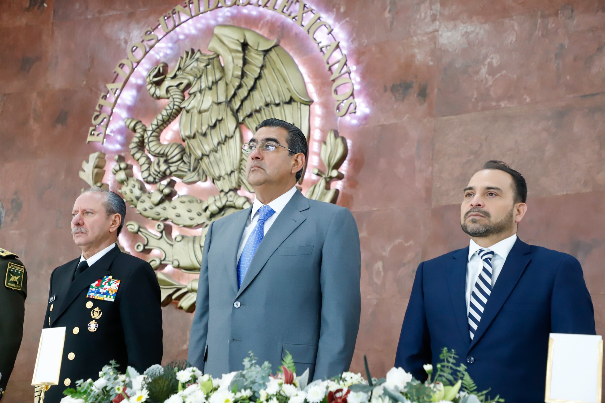 En Oriental, AMLO y Sergio Salomón presiden Ceremonia por Día del Ejército Mexicano