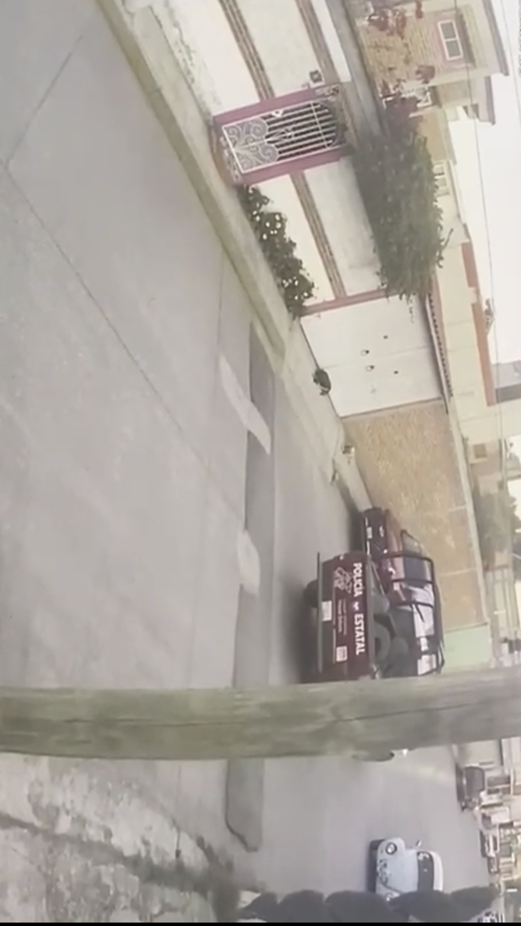 Elementos de la policía estatal realizan extorsión a dls masculinos cerca de la Casa de Justicia