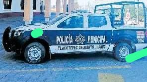 Presuntos delincuentes despojan de patrulla a policías de Tlacotepec.