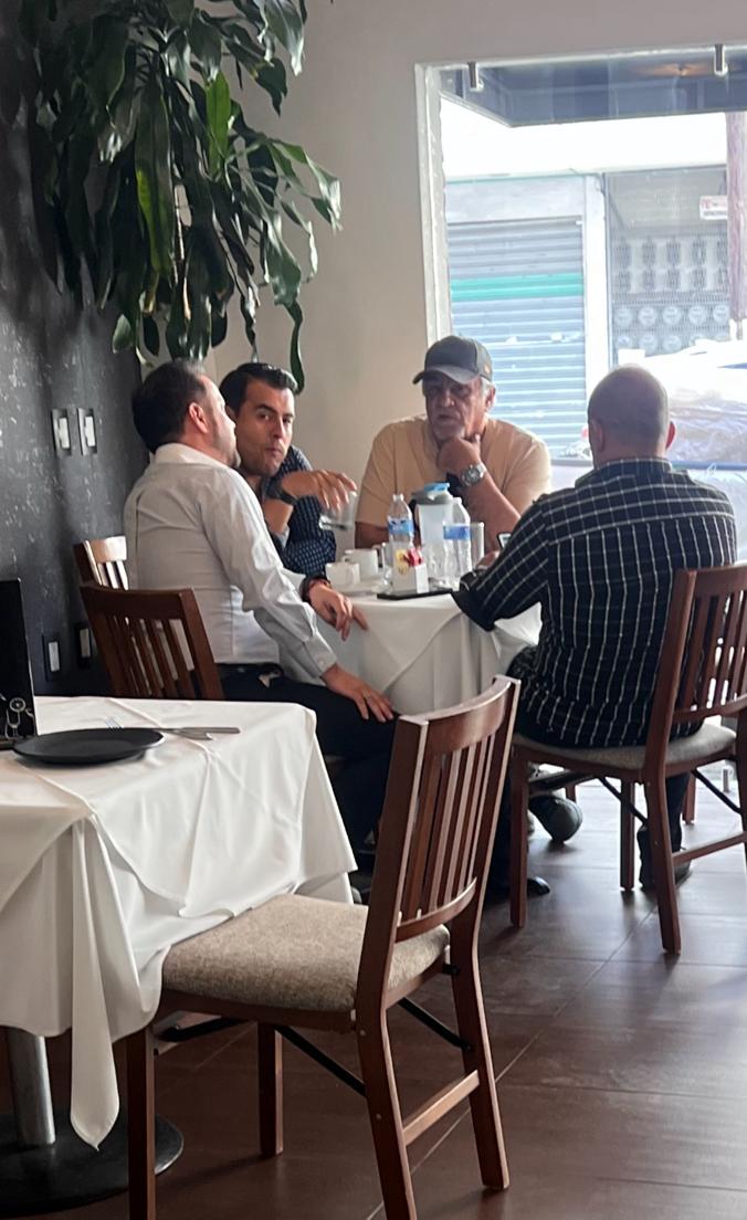 Cuatro de los aspirantes de MORENA finalistas y punteros de Texmelucan se reúnen ante una posible imposición