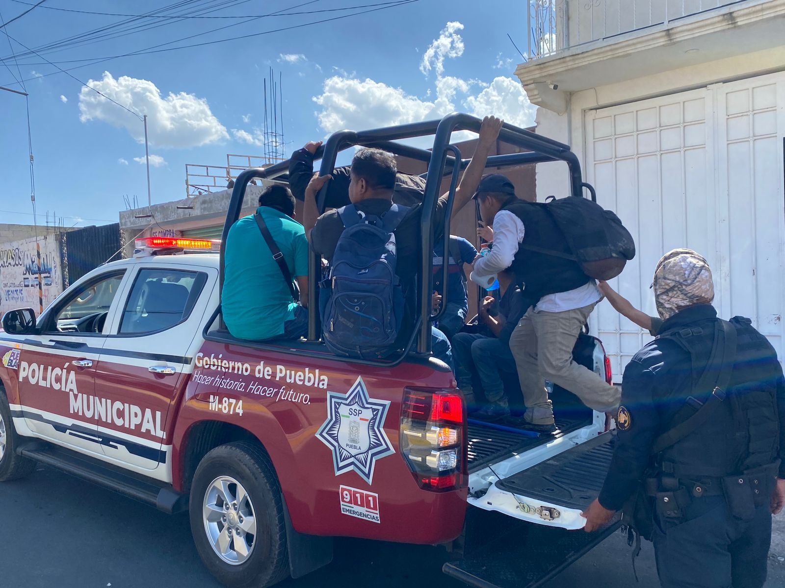 Rescatan a más de 200 migrantes en casa de seguridad en Ciudad Serdán.