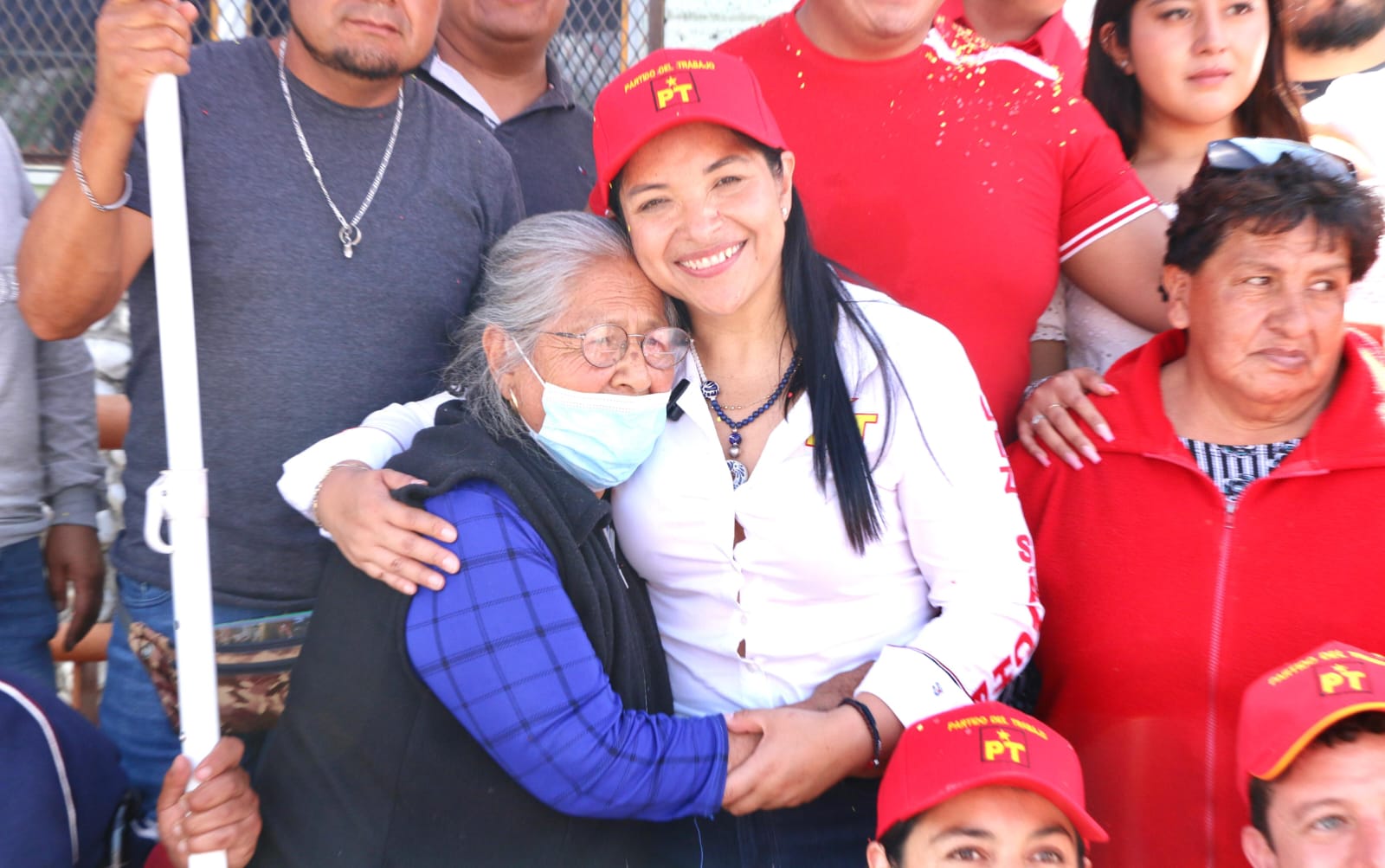 Fortalece Liz Sánchez compromiso con comerciantes y tianguistas durante su visita a San Martín Texmelucan