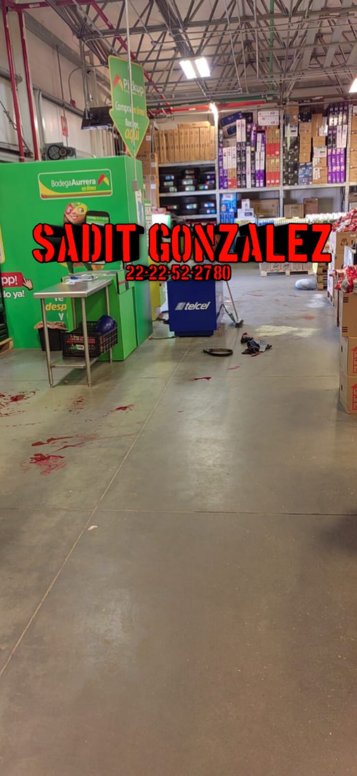 Balean a dos personas en un asalto a Bodega Aurrerá en Chignahuapan.