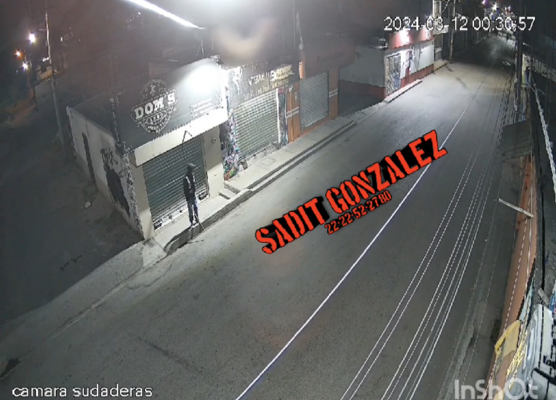 Un sujeto no pudo abrir un local para robar dentro se llevó focos y lámparas en Mendizabal, Amozoc.
