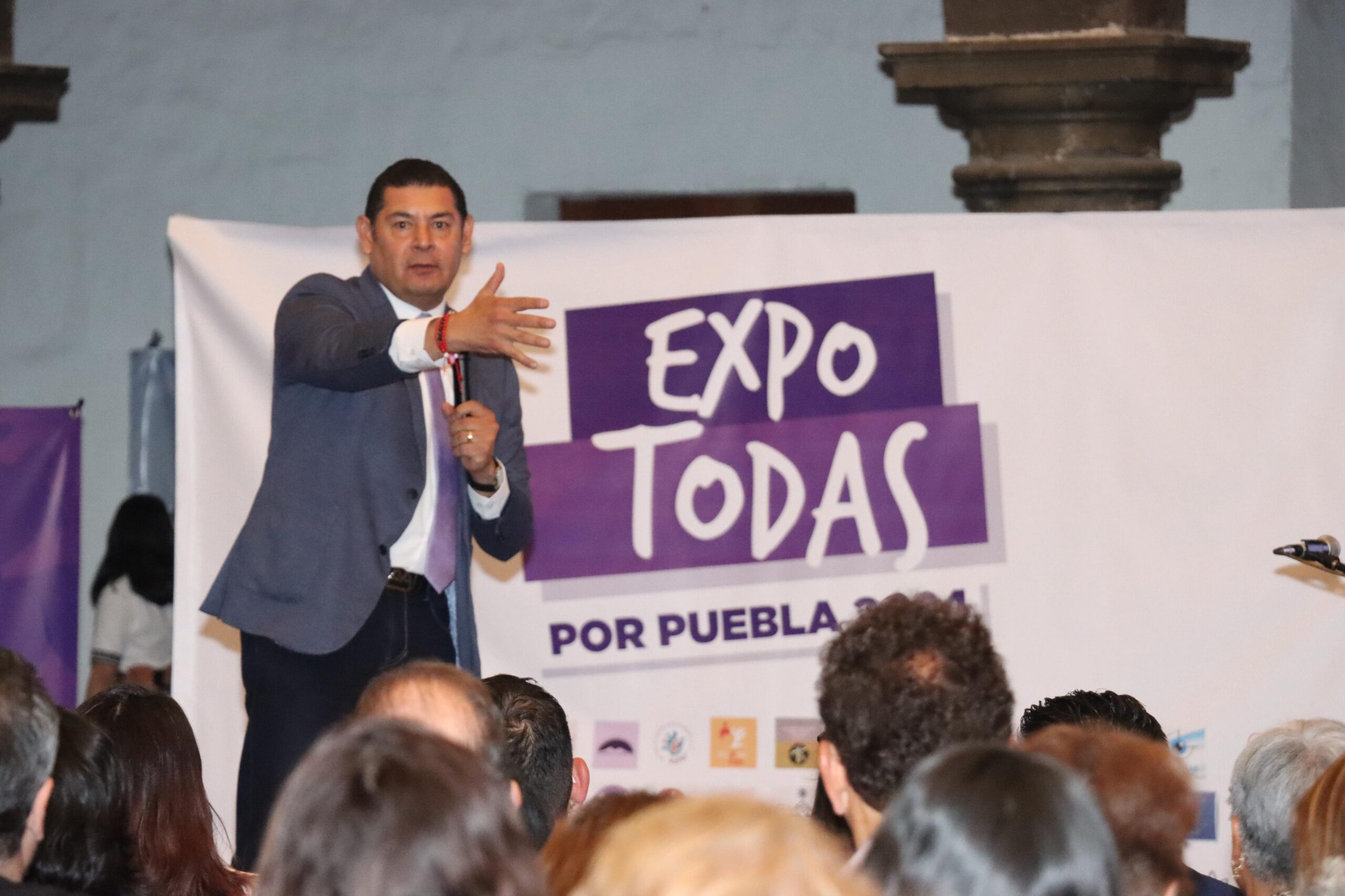 Mujeres, arquitectas del futuro de Puebla: Alejandro Armenta