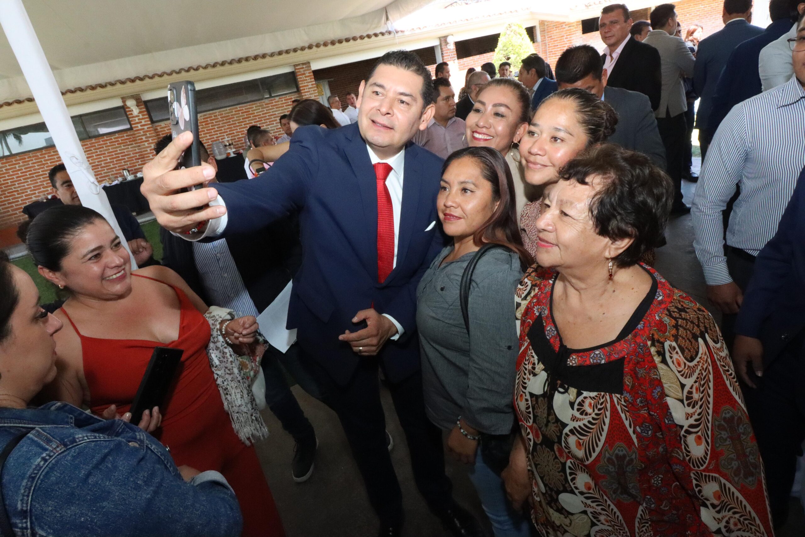 Trabajo coordinado para el desarrollo empresarial de Puebla: Armenta