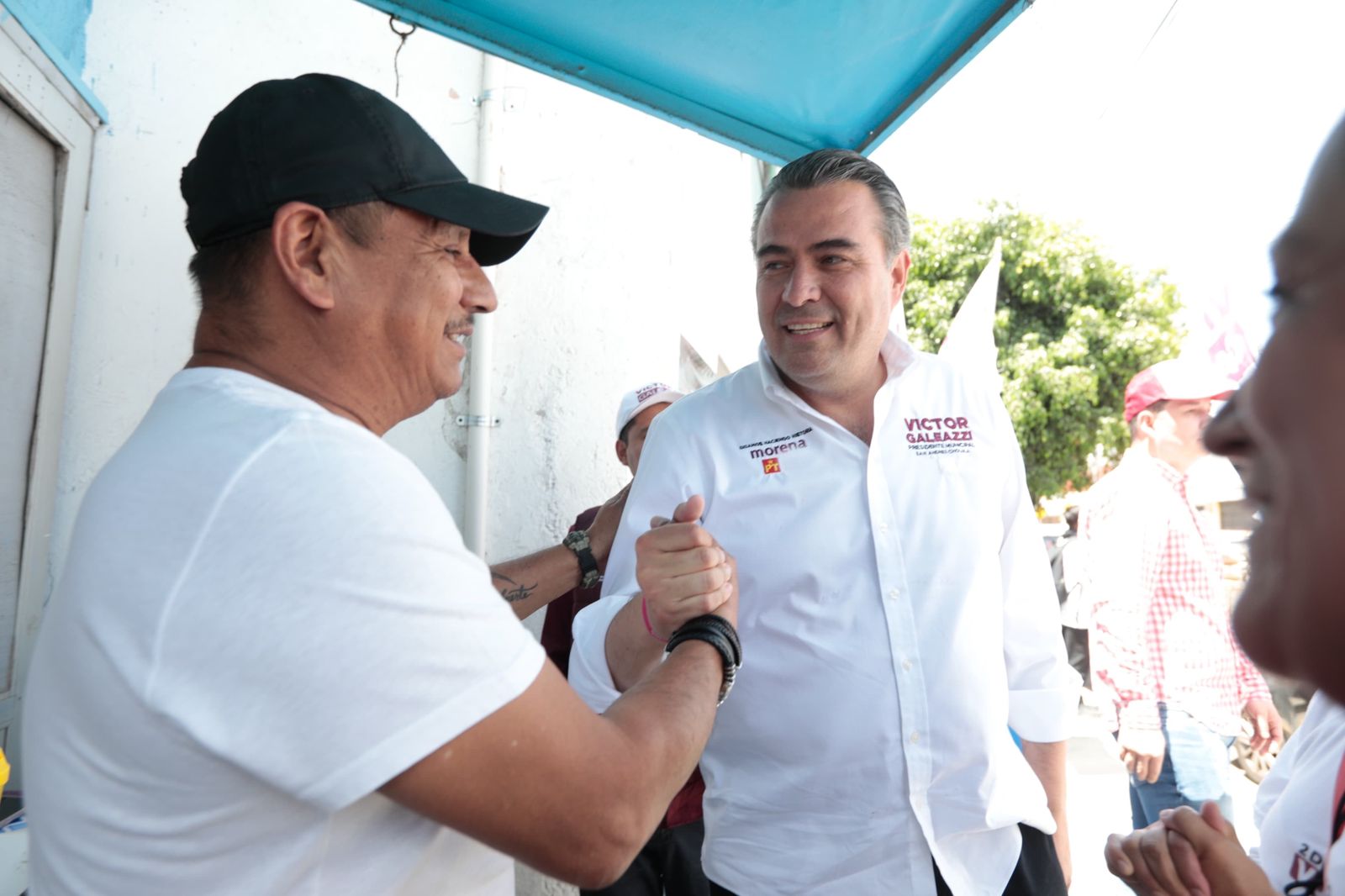 Victor Galeazzi recorre la avenida Orión Norte en la junta auxiliar de San Bernardino Tlaxcalancingo.