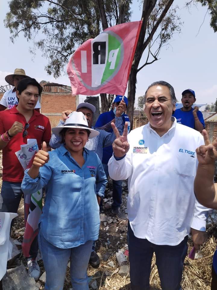 Humberto Aguilar y Roxana Luna recorren Santiago Momoxpan
