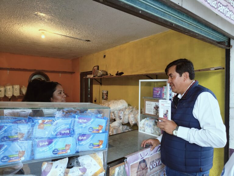 Alberto Espinoza recorre el tercer barrio