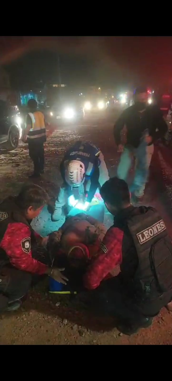 Grave motociclista al estamparse contra una camioneta en Tepanco de López.