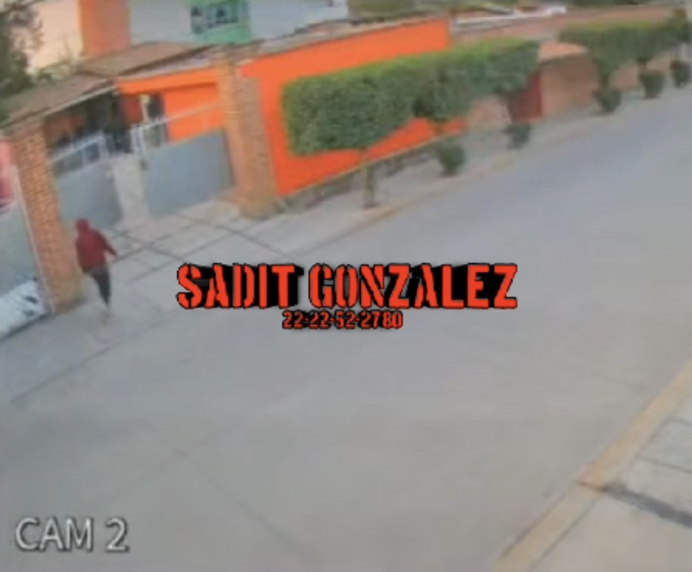 Con toda tranquilidad sujeto roba dentro de una casa en Sanctorum, Cuautlancingo.