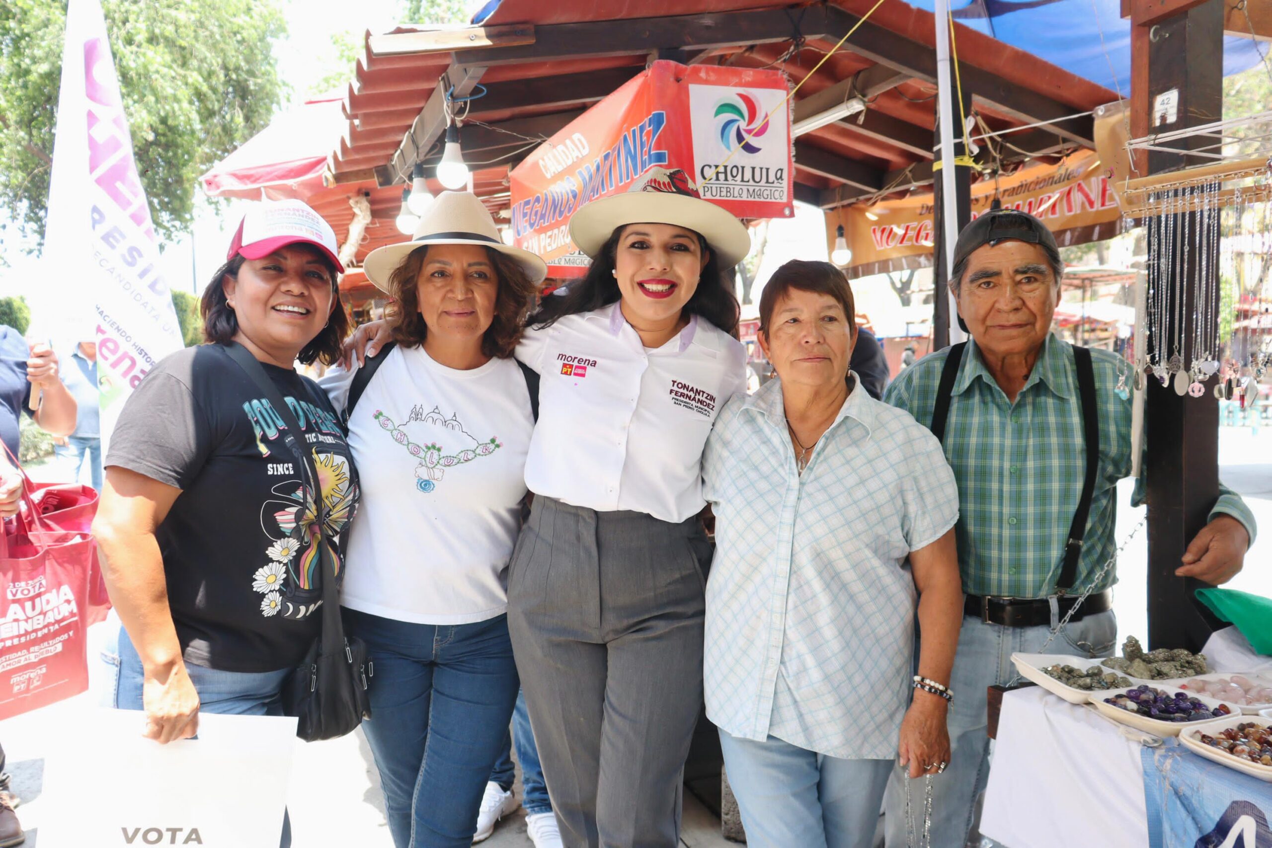 Tonantzin Fernández, respaldada por comerciantes del Zócalo