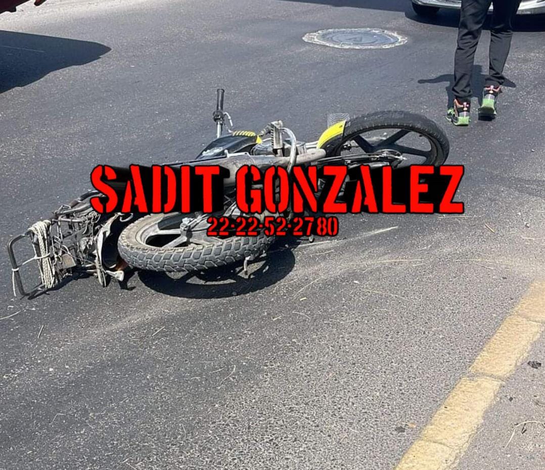 Pareja en moto sufre accidente sobre Periférico, el hombre murió.