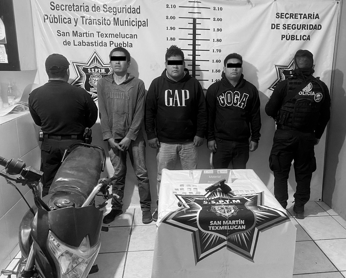 La SSP de Texmelucan detuvo a 3 masculinos por delitos contra la salud, portación de arma de fuego y cartuchos útiles