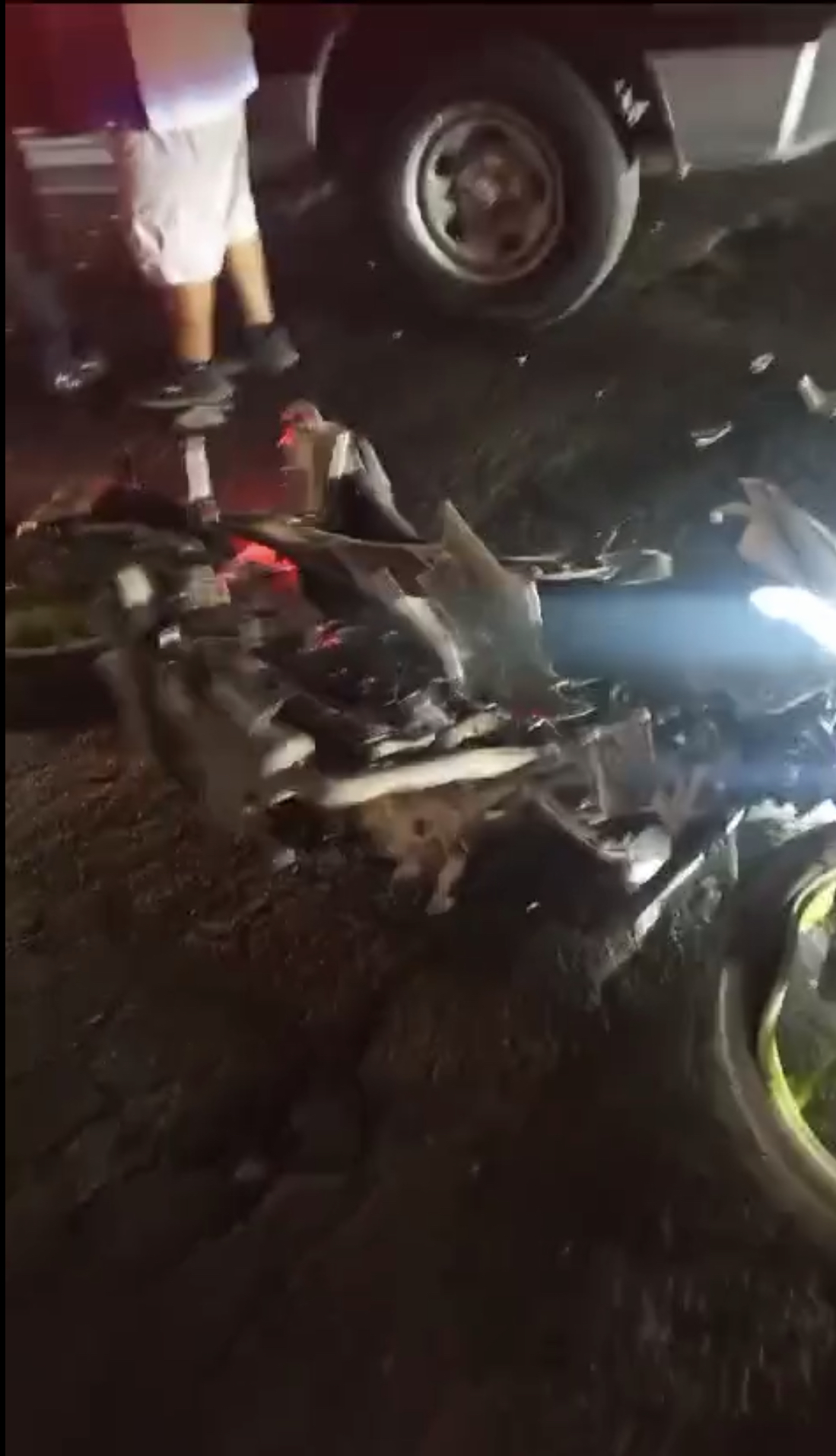 Grave pareja al ser embestidos cuando viajaban en una motocicleta en Tehuacán.