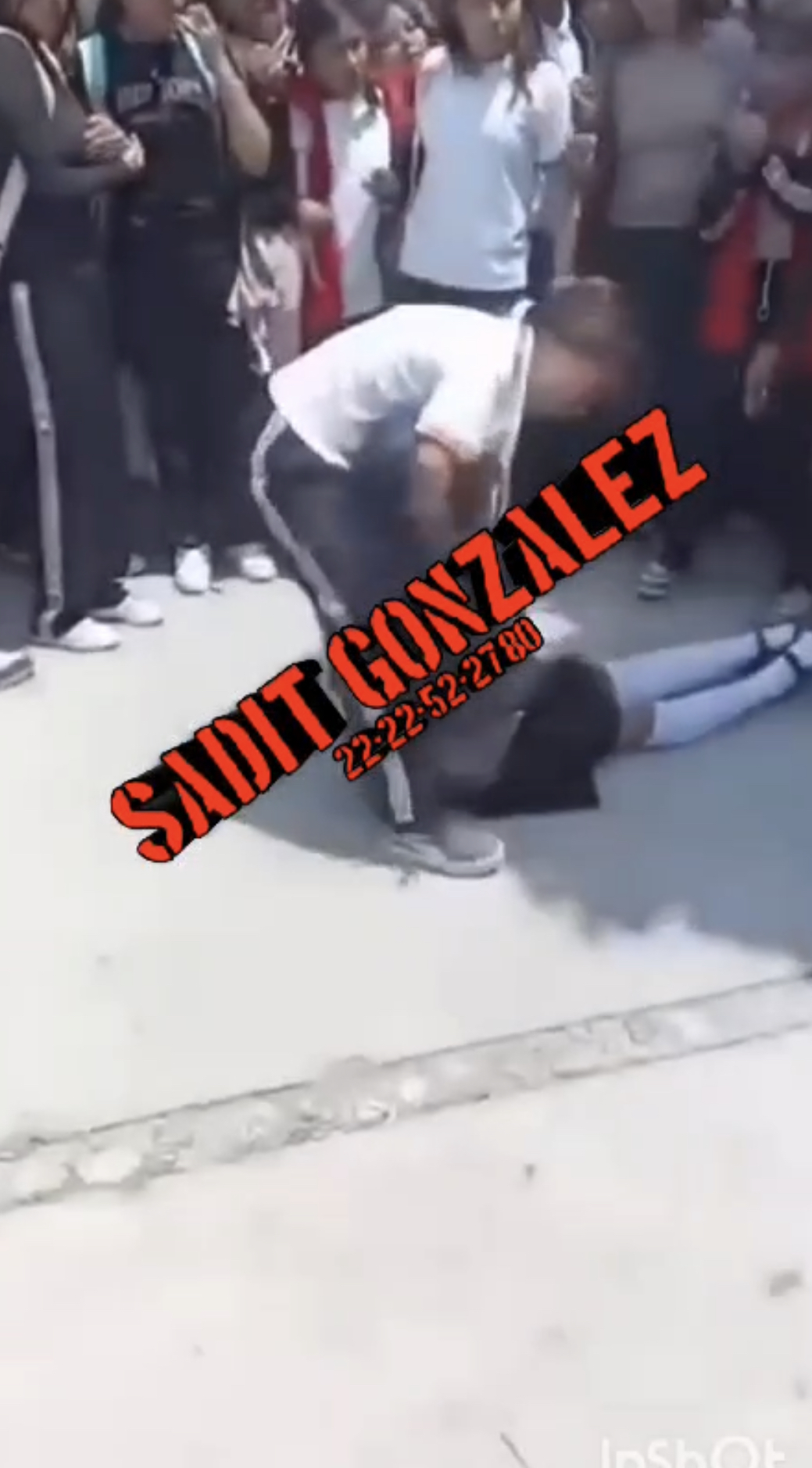 Director de escuela amenaza a jóvenes tras registrarse un caso de bullyng en Tochtepec.