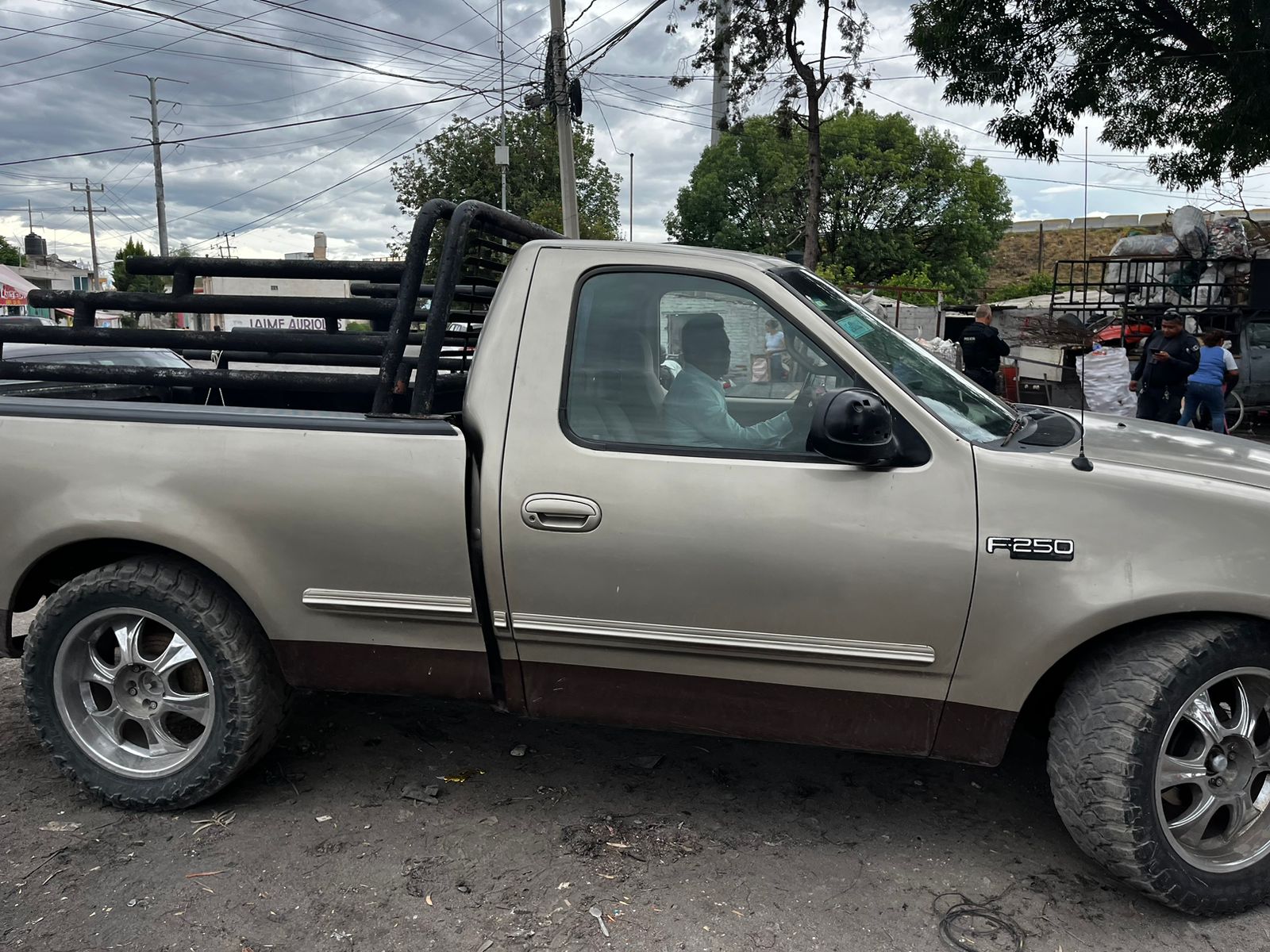 La SSP de Texmelucan, en colaboración con la fiscalía , aseguraron inmueble donde  probablemente desmantelaban vehículos robados