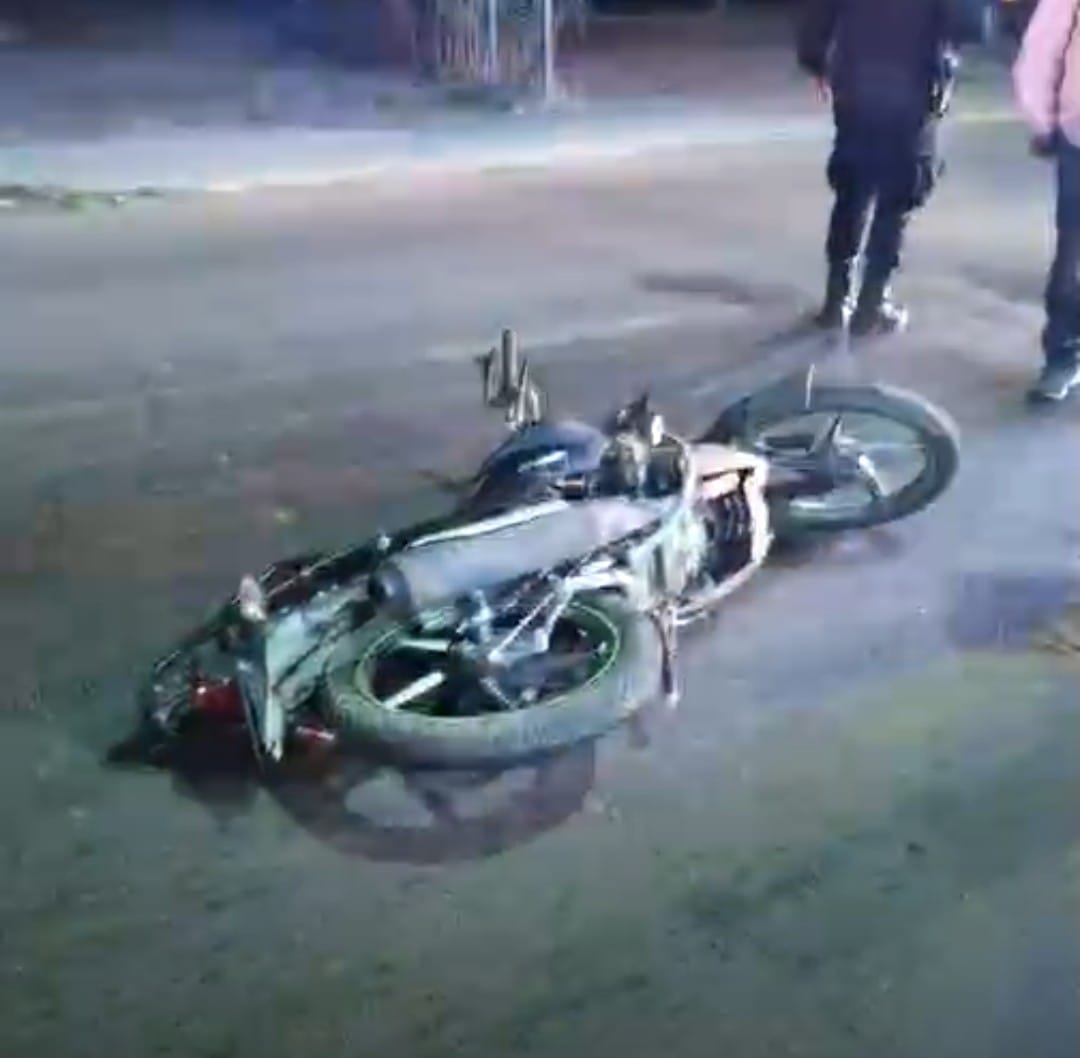 Padre abandona a su hija a su suerte al accidentarse en motocicleta en Tehuacán.