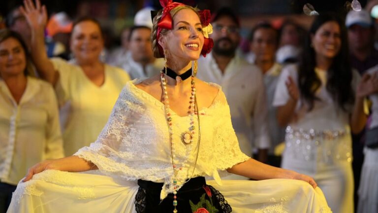 Con lleno total, en un bulevar desbordado de alegría, cerramos con broche de oro el Carnaval de los 100 años: Paty Lobeira