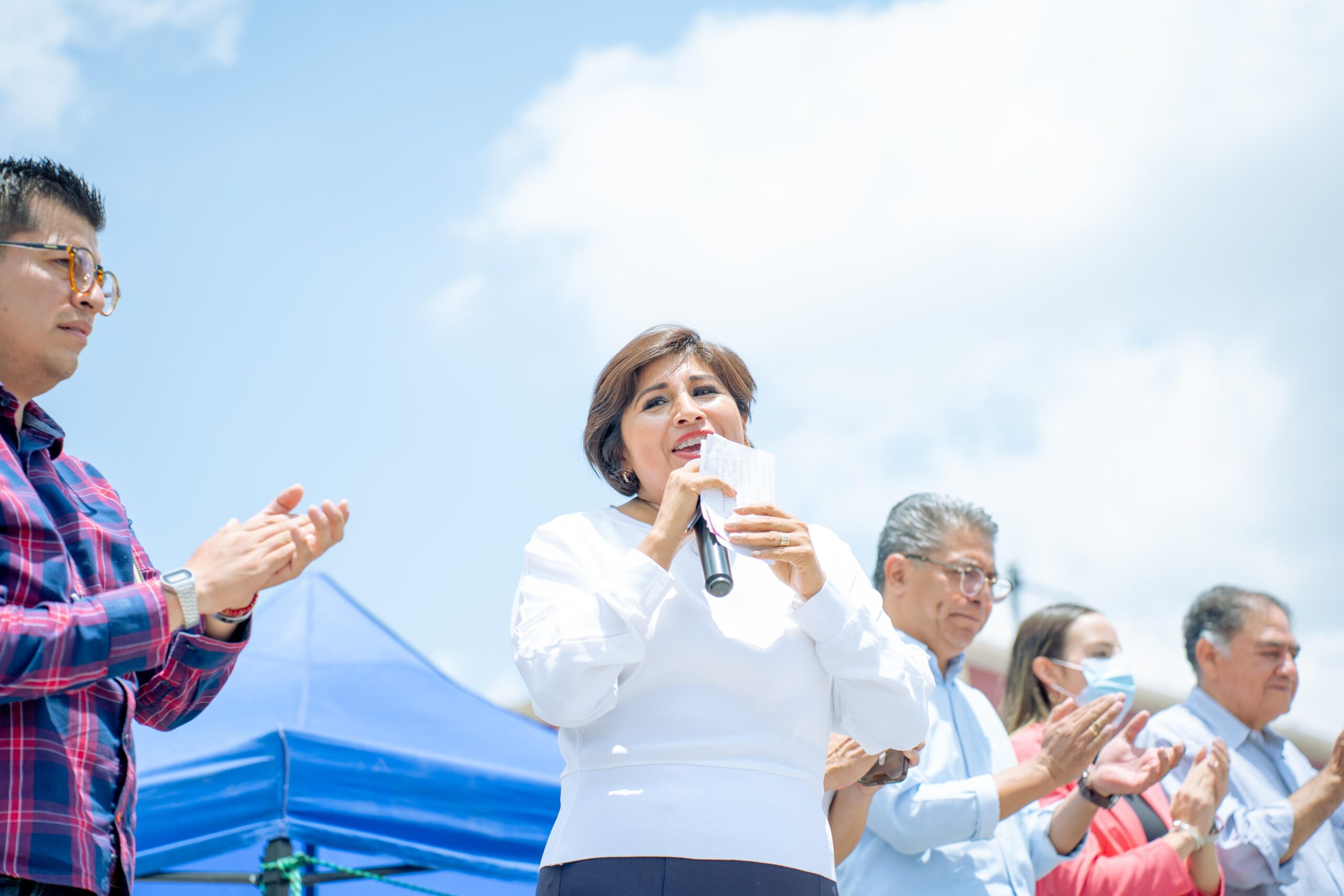 Roxana Luna Porquillo se compromete a defender la democracia en Cholula