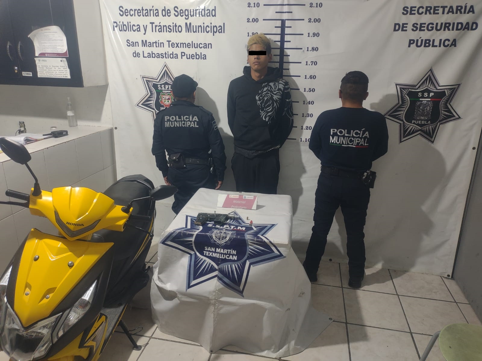 La policía municipal detuvo a masculino por presunto robó de motocicleta