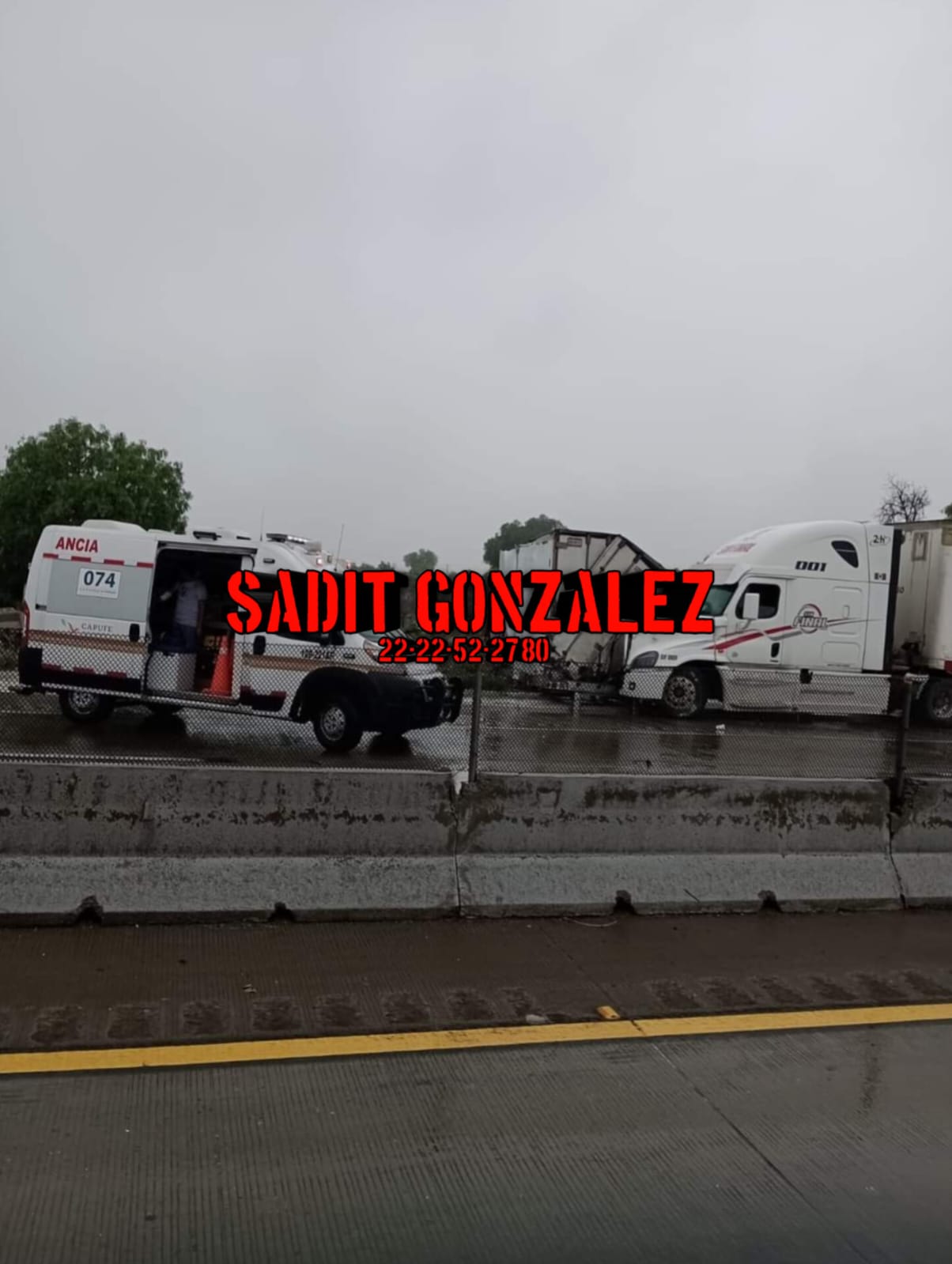 3 personas lesionadas fue el saldo que dejó un aparatoso choque múltiple en la autopista Puebla-Orizaba a la altura del municipio de Acatzingo.
