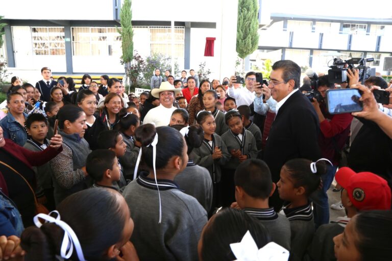 Sin Distingo, Gobierno de Puebla fortalece al sector educativo: Sergio Salomón