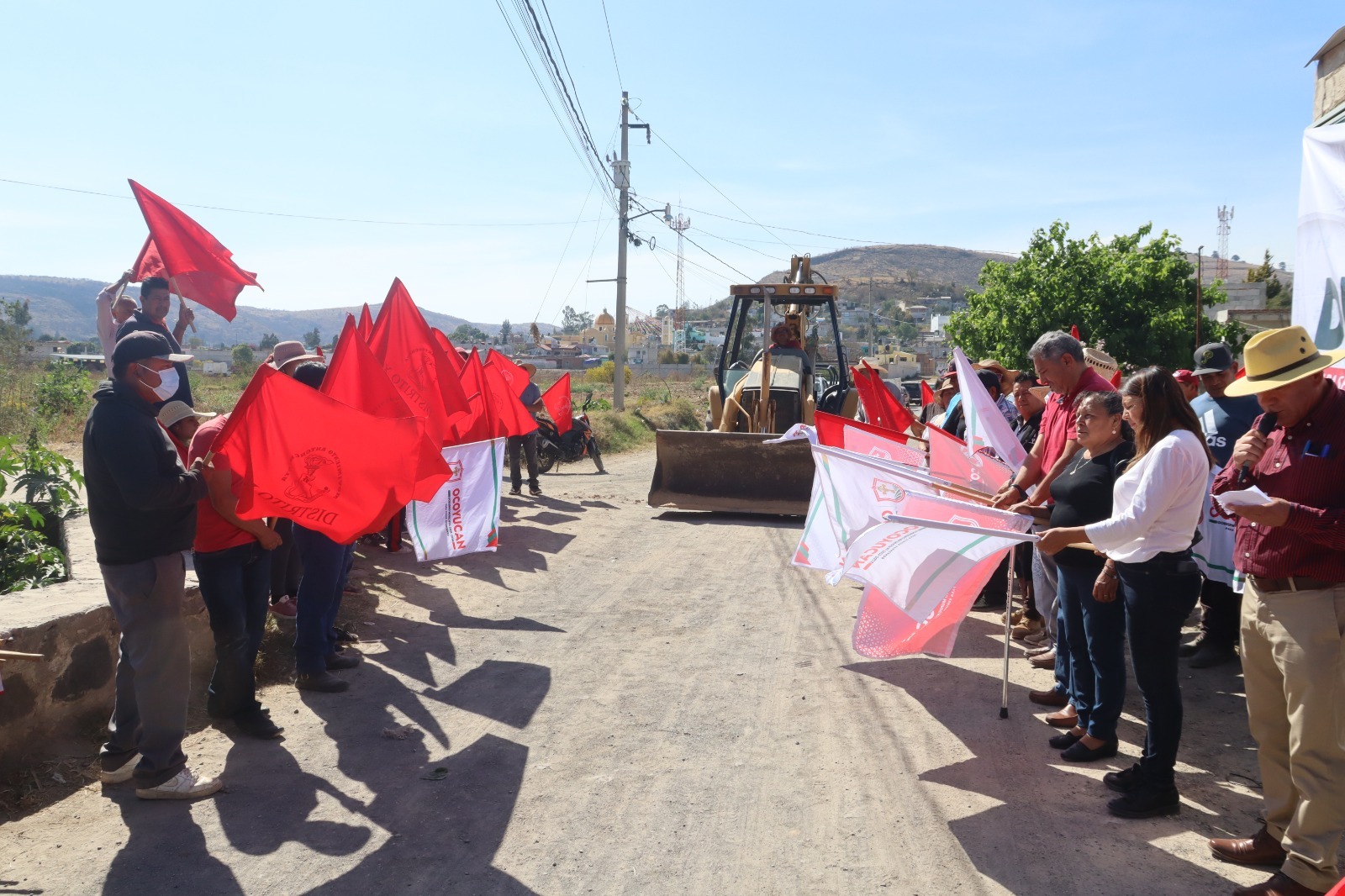 Edil de Ocoyucan realiza banderazo de obra