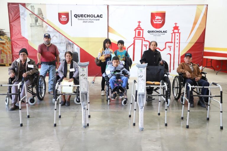 Entrega de sillas y aparatos ortopédicos en Quecholac