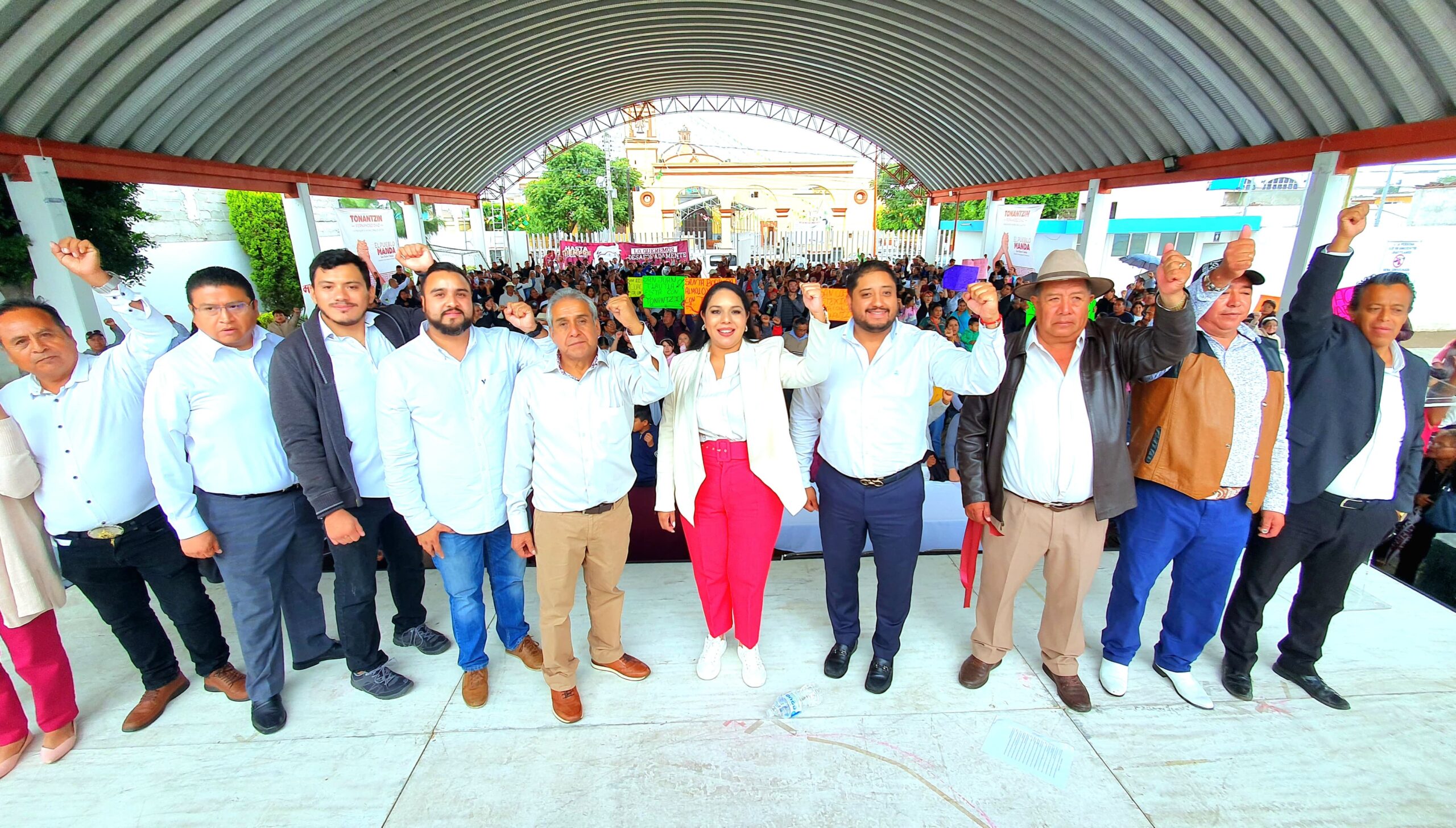 Arranca Tonantzin Fernández los foros «El Pueblo Manda», en compañía de más de mil cholultecas