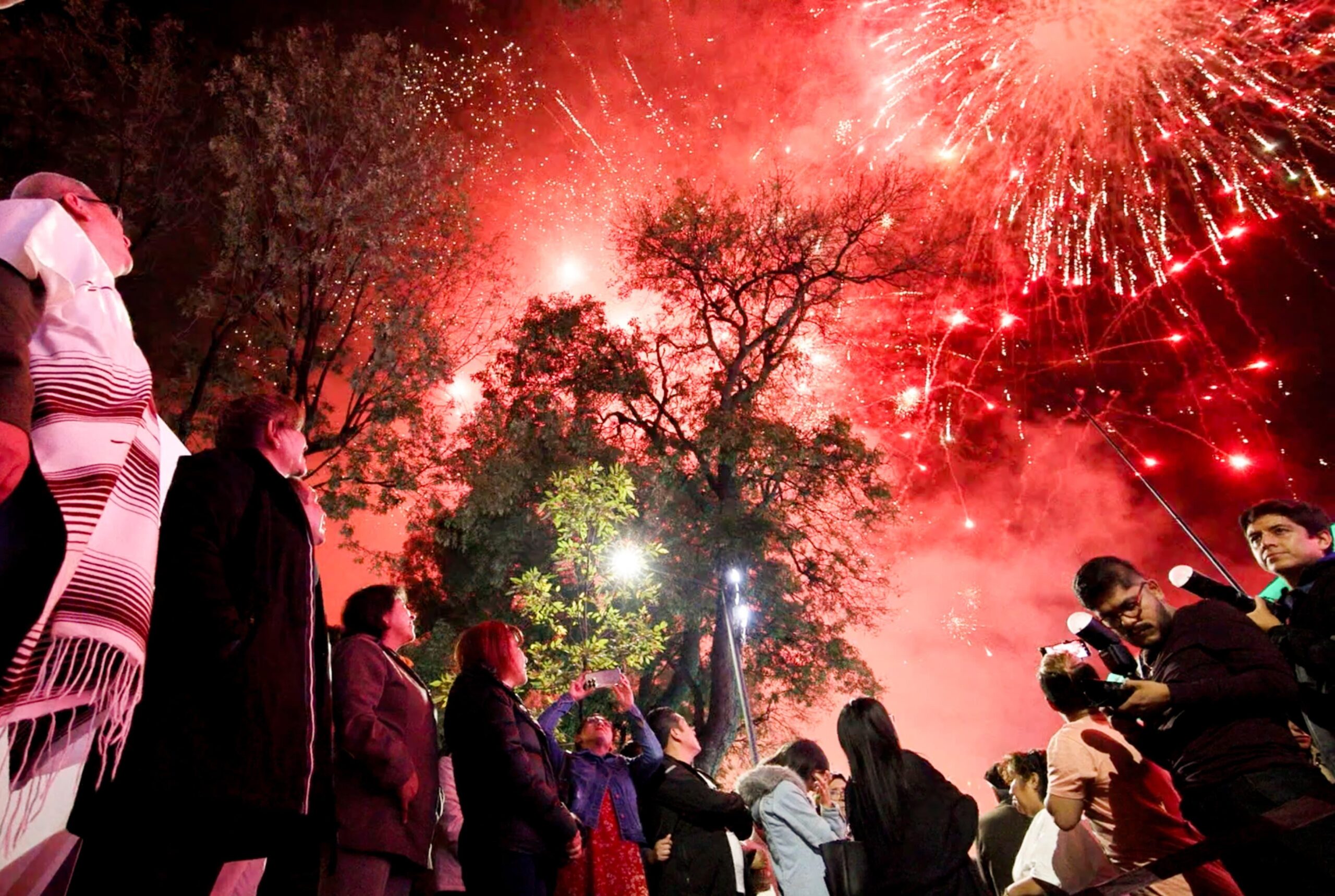 Encabeza gobernadora a encendido de luces patrias 2024