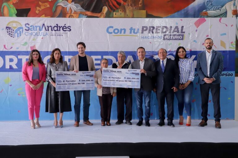 Entrega Mundo Tlatehui premios del sorteo predial 2024