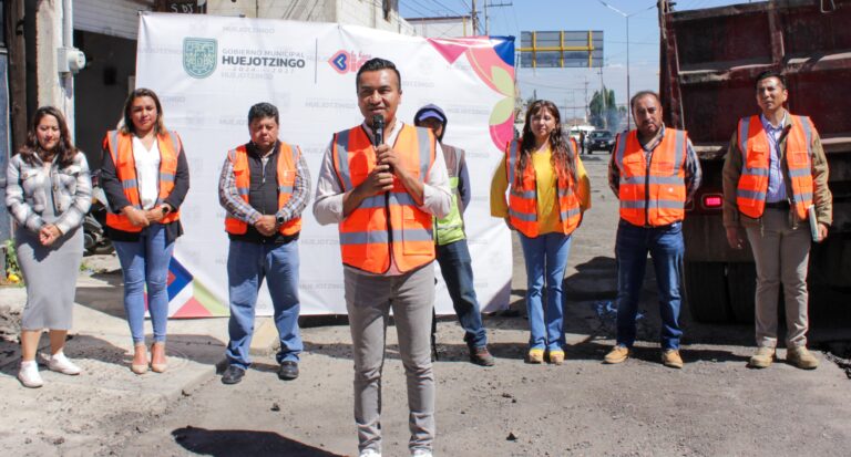 Roberto Solís programa de bacheo para mejorar vialidades en Huejotzingo