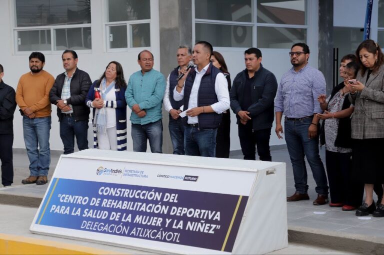 Entrega Mundo Tlatehui obras de seguridad y salud en la delegación Atlixcáyotl