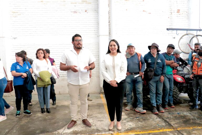 Tras la reunión el director de SOSAPACH y la presidenta municipal de San Pedro Cholula, Tonantzin Fernández, visitaron  la bodega de la dependencia.