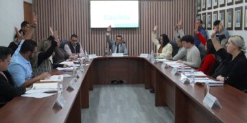 Se aprueban incrementos salariales a bomberos, policías y trabajadores de servicios públicos