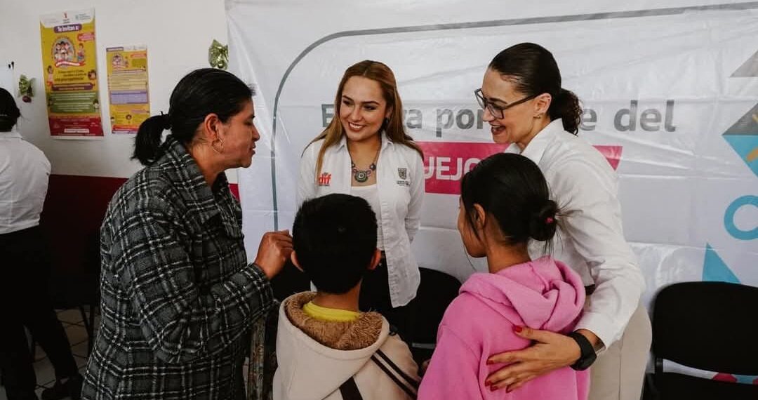 Entrega de lentes a niños y jóvenes de Huejotzingo en jornada visual