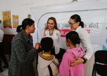 Entrega de lentes a niños y jóvenes de Huejotzingo en jornada visual