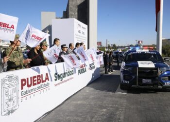 Alejandro Armenta entrega patrullas y equipo tecnológico