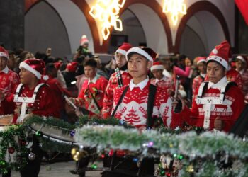 Huejotzingo deslumbra con su «Desfile Navideño» y continúa la «Villa Navideña»