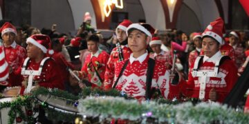 Huejotzingo deslumbra con su «Desfile Navideño» y continúa la «Villa Navideña»